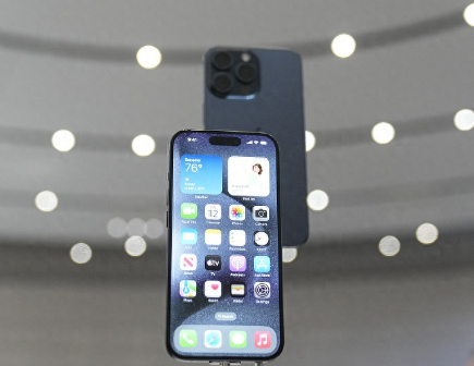 镇平Apple维修站分享买iPhone15还是华为Mate60 