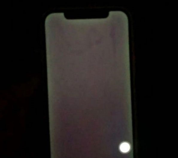 镇平苹果手机维修分享苹果客服回应 iPhone 12 屏幕“发绿”问题 